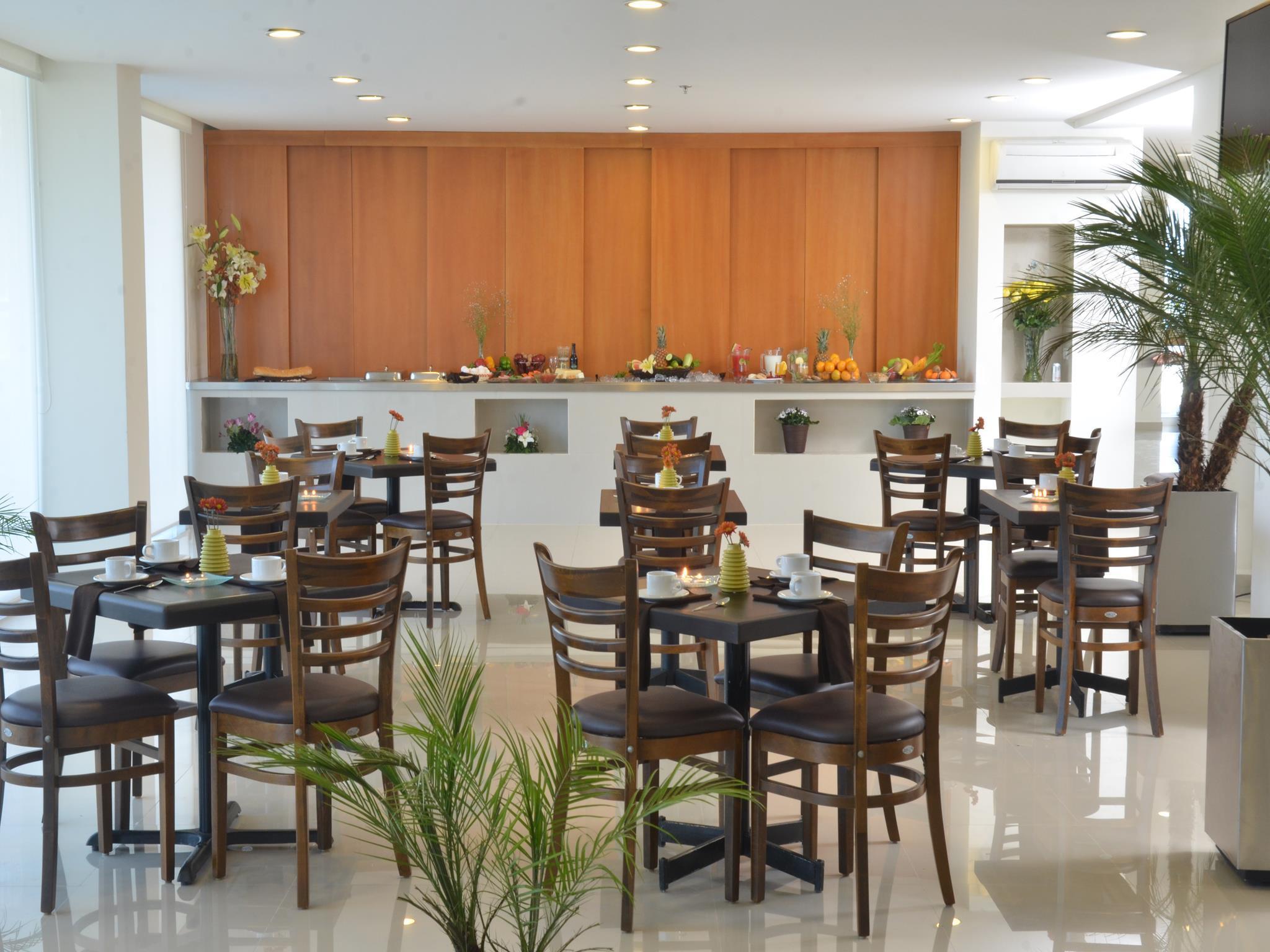Hotel Mision Express Monterrey Aeropuerto La Fe 4*